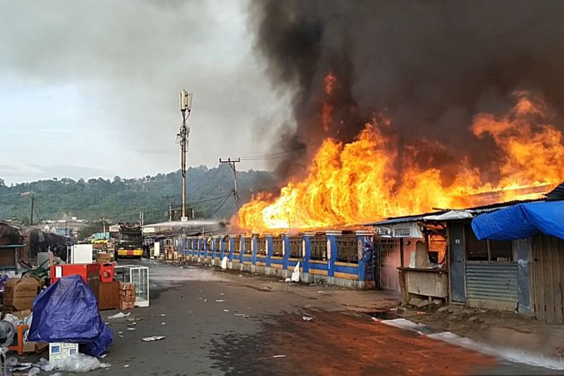 Pasar Wosi Manokwari Terbakar pada Senin dini hari