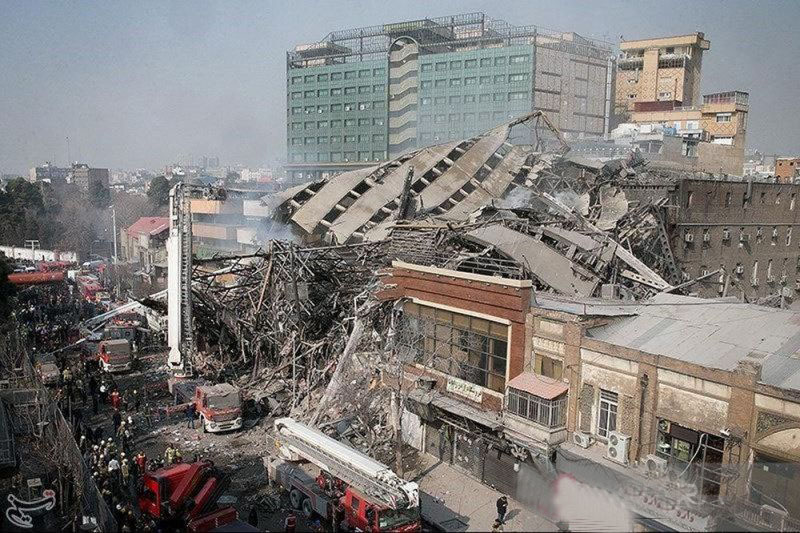 Bangunan 10 lantai di Iran ambruk, lima tewas dan 80 lainnya terjebak