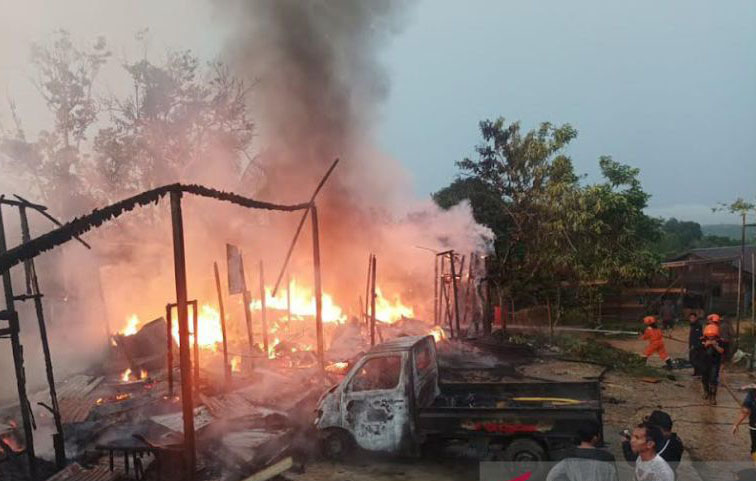 Tiga bangunan di Barito Utara terbakar