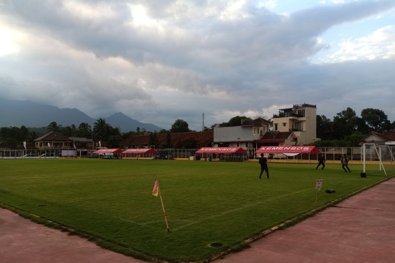 Desa Cisayong ubah bekas lahan sampah jadi lapangan bola internasional