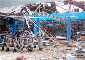 28 Mei 2005: 2 bom ledakkan Pasar Tentena, tewaskan puluhan orang