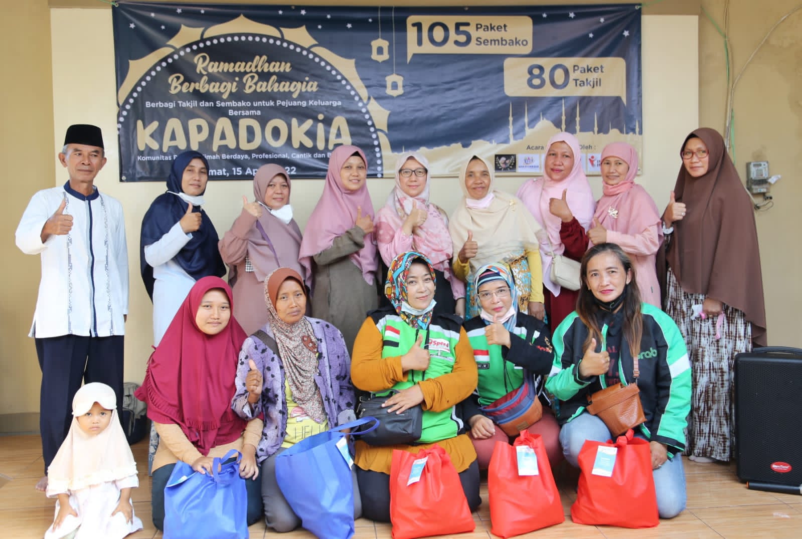  Kolaborasi komunitas kaum ibu Bekasi, salurkan bantuan pangan Ramadan
