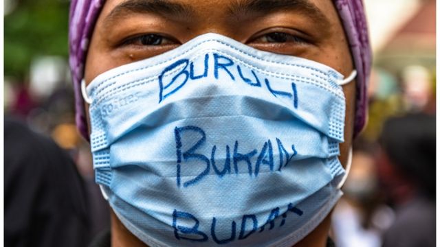 Kesaksian pegawai Indonesia soal kekerasan di dunia kerja: 'Jidat saya ditoyor, bahu saya didorong'