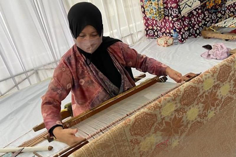 Penenun kain tradisional Palembang akses pembiayaan KUR