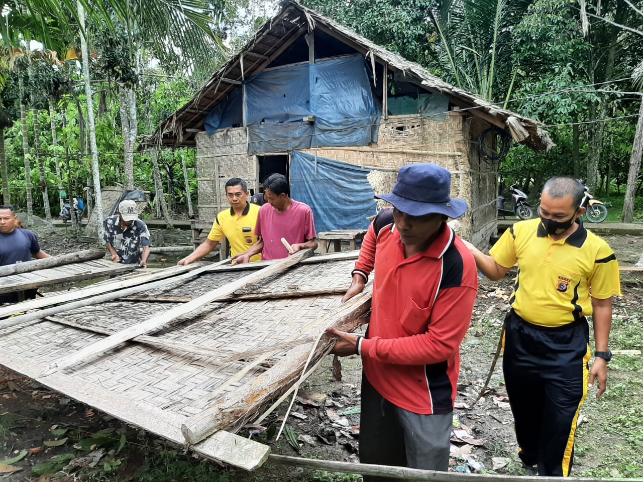  Hari Bhayangkara ke 76 Polres Aceh Utara bersama baitulmal bedah rumah warga miskin