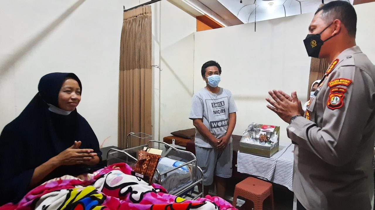  Lahir di Hari Bhayangkara, tiga bayi di Kota Tangerang dapat kejutan dari Kapolres 