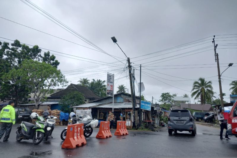 Polres Bengkulu tutup jalan lintas provinsi akibat tergenang banjir