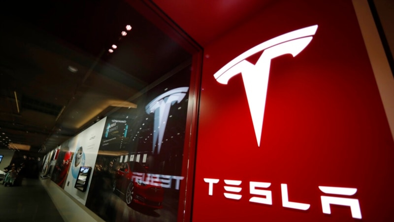 Tesla Digugat Mantan Karyawan karena PHK Massal 