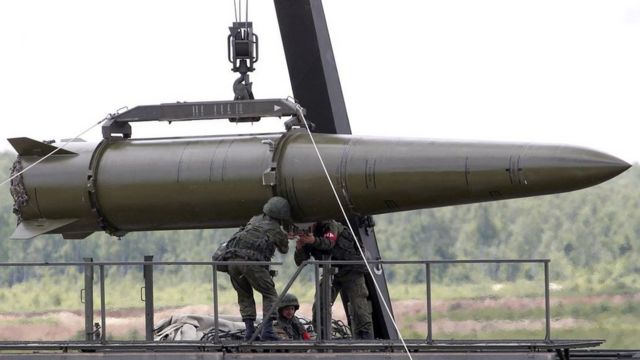Perang Ukraina: Rusia akan kirim rudal berkemampuan nuklir Iskander-M untuk Belarusia